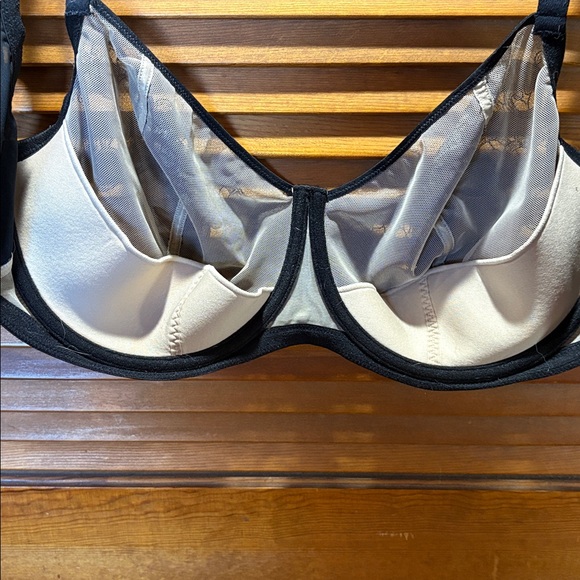 EUC Natori Black Lace Bra - Picture 6 of 7